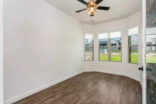 1025 Roanoke Ln, Kerrville, TX 78028 - Photo 5