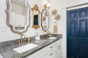 1025 Roanoke Ln, Kerrville, TX 78028 - Photo 9