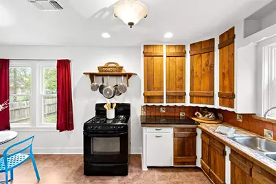 408 W College St, Fredericksburg, TX 78624 - Photo 25