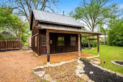 408 W College St, Fredericksburg, TX 78624 - Photo 3