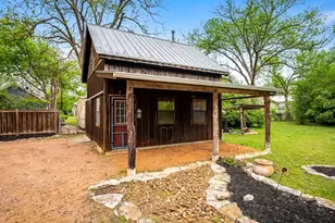 408 W College St, Fredericksburg, TX 78624 - Photo 3