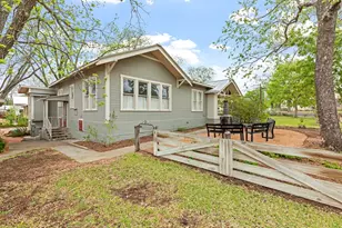 215 E Travis St, Fredericksburg, TX 78624 - Photo 27