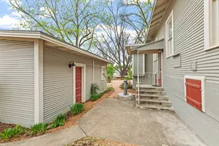 215 E Travis St, Fredericksburg, TX 78624 - Photo 17