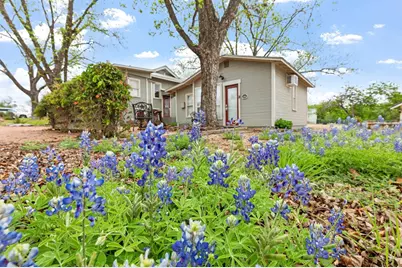 215 E Travis St, Fredericksburg, TX 78624 - Photo 25