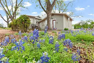 215 E Travis St, Fredericksburg, TX 78624 - Photo 25