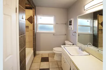 327 W Mulberry St, Fredericksburg, TX 78624 - Photo 9