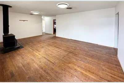 327 W Mulberry St, Fredericksburg, TX 78624 - Photo 3