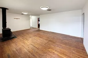 327 W Mulberry St, Fredericksburg, TX 78624 - Photo 3