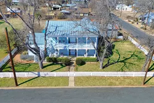 908 N Crockett St, Fredericksburg, TX 78624 - Photo 5