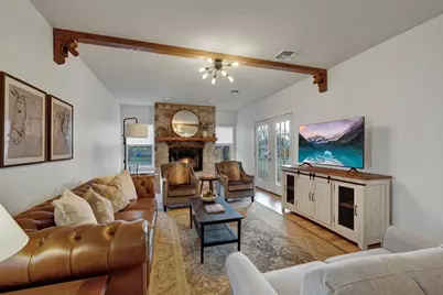 908 N Crockett St, Fredericksburg, TX 78624 - Photo 5