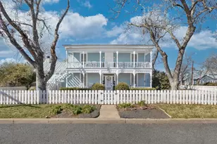 908 N Crockett St, Fredericksburg, TX 78624 - Photo 1