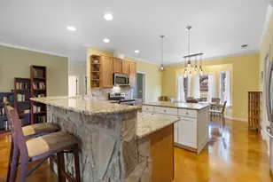 1811 N Llano St, Fredericksburg, TX 78624 - Photo 11