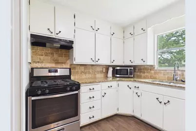 207 Skylark, Fredericksburg, TX 78624 - Photo 7