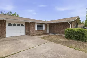 301 N Manor Dr, Kerrville, TX 78028 - Photo 1