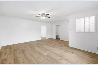 301 N Manor Dr #B, Kerrville, TX 78028 - Photo 3