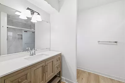 301 N Manor Dr #B, Kerrville, TX 78028 - Photo 9