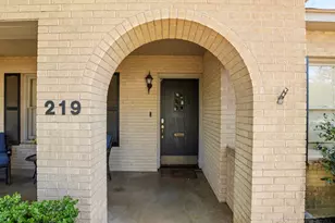219 W Creek St, Fredericksburg, TX 78624 - Photo 5