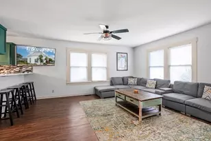 219 W Creek St, Fredericksburg, TX 78624 - Photo 9