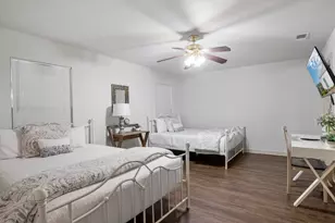 219 W Creek St, Fredericksburg, TX 78624 - Photo 27
