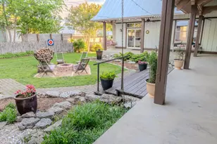 712 W Travis St, Fredericksburg, TX 78624 - Photo 29
