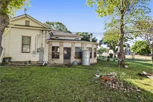 1028 Jefferson St, Kerrville, TX 78028 - Photo 29