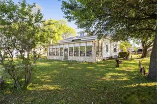 1028 Jefferson St, Kerrville, TX 78028 - Photo 3