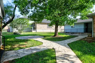 107 W Grothe St, Fredericksburg, TX 78624 - Photo 13