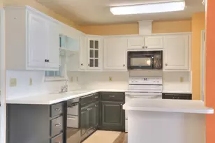 107 W Grothe St, Fredericksburg, TX 78624 - Photo 5