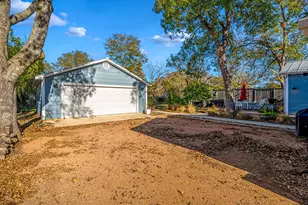 206 W Burbank St, Fredericksburg, TX 78624 - Photo 43