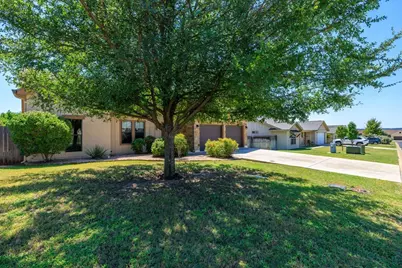 713 Englemann Oak Dr, Fredericksburg, TX 78624 - Photo 3