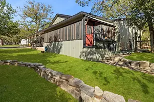 390 Galveston St, Bandera, TX 78003 - Photo 3