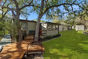 390 Galveston St, Bandera, TX 78003 - Photo 5