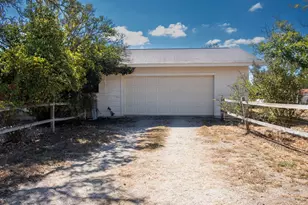 105 Peggy St, Mountain Home, TX 78058 - Photo 5