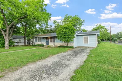 413 W Travis St, Fredericksburg, TX 78624 - Photo 3