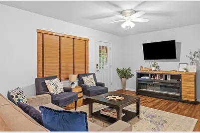 413 W Travis St, Fredericksburg, TX 78624 - Photo 5