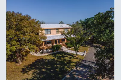 959 S Eagle St, Fredericksburg, TX 78624 - Photo 9