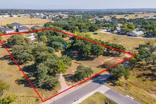 959 S Eagle St, Fredericksburg, TX 78624 - Photo 3
