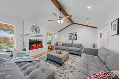 111 Edgewood Dr, Fredericksburg, TX 78624 - Photo 3