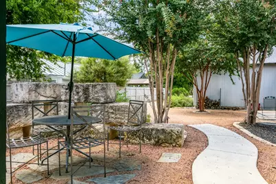 312 W Travis St, Fredericksburg, TX 78624 - Photo 11
