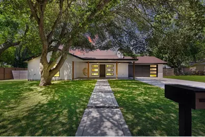 203 Frederick Rd, Fredericksburg, TX 78624 - Photo 3