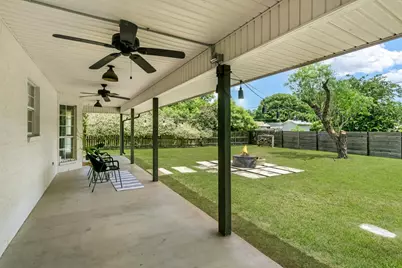 803 N Bowie, Fredericksburg, TX 78624 - Photo 25