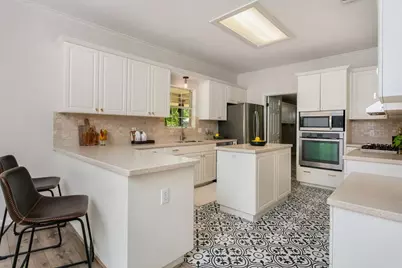 803 N Bowie, Fredericksburg, TX 78624 - Photo 7