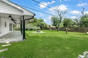803 N Bowie, Fredericksburg, TX 78624 - Photo 27
