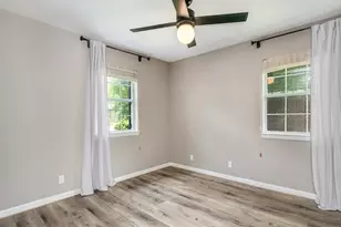 803 N Bowie, Fredericksburg, TX 78624 - Photo 21