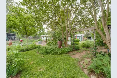 217 W Morse St, Fredericksburg, TX 78624 - Photo 27
