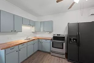 1421 Park St, Kerrville, TX 78028 - Photo 5