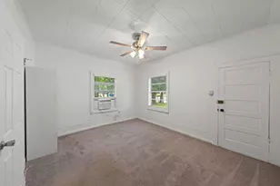 1421 Park St, Kerrville, TX 78028 - Photo 7
