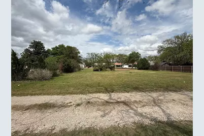 213 W Centre St, Fredericksburg, TX 78624 - Photo 7