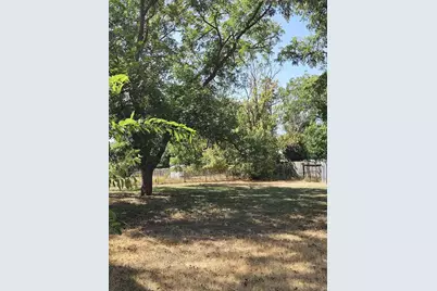 907 N Crockett St, Fredericksburg, TX 78624 - Photo 5