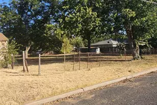 907 N Crockett St, Fredericksburg, TX 78624 - Photo 1